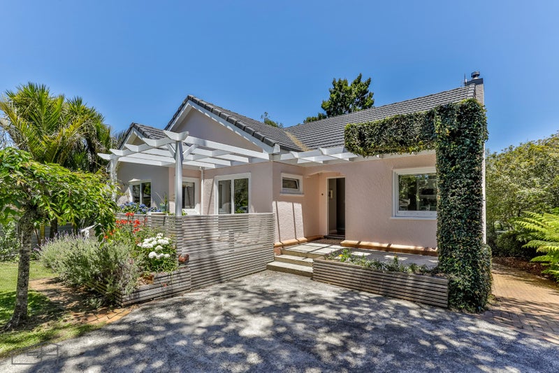 553 South Titirangi Road, Titirangi, Auckland - Carousel 1