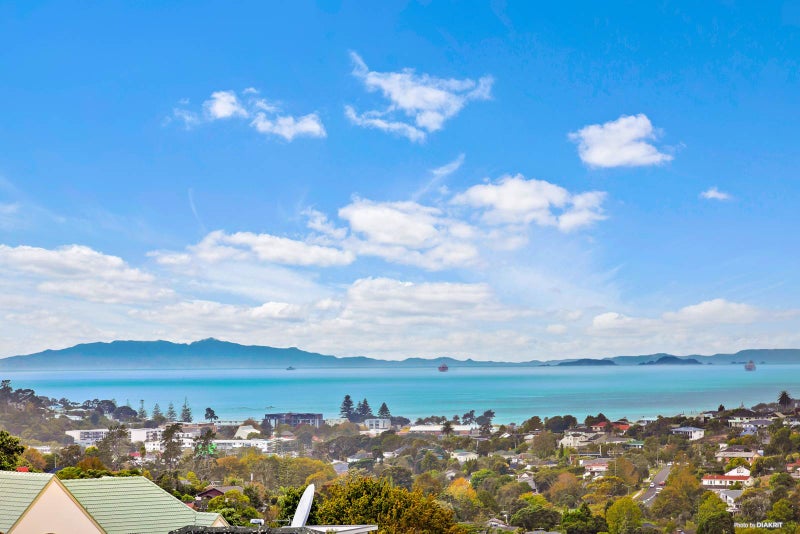 14 Mulgan Way, Browns Bay, Auckland - Carousel 1