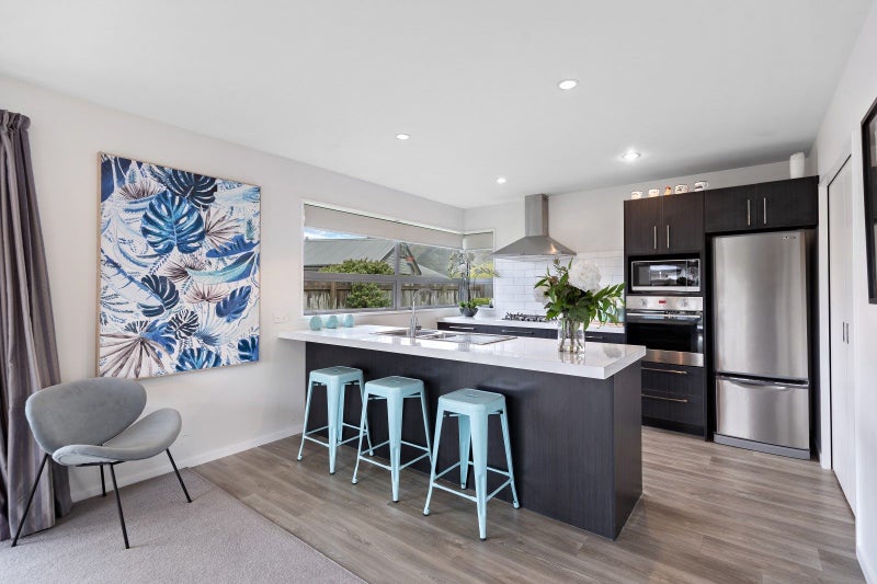 11 Cone Peak Close, Lake Hayes, Queenstown - Carousel 2