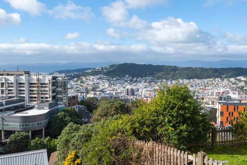 84 Kelburn Parade, Kelburn, Wellington - Carousel 2