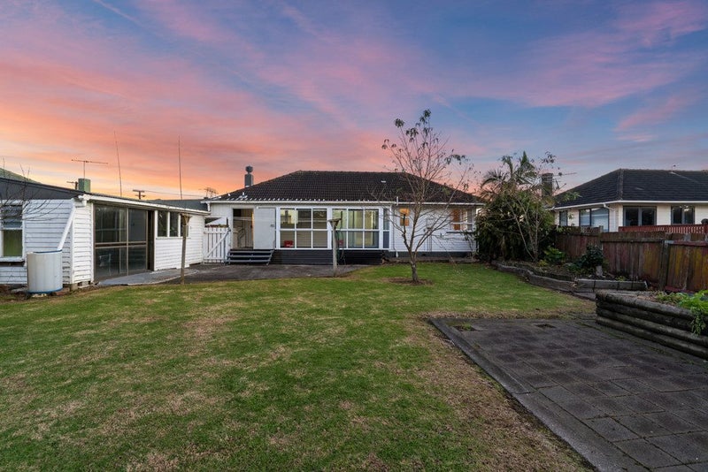 15 Velvet Crescent, Otara, Auckland - Carousel 2