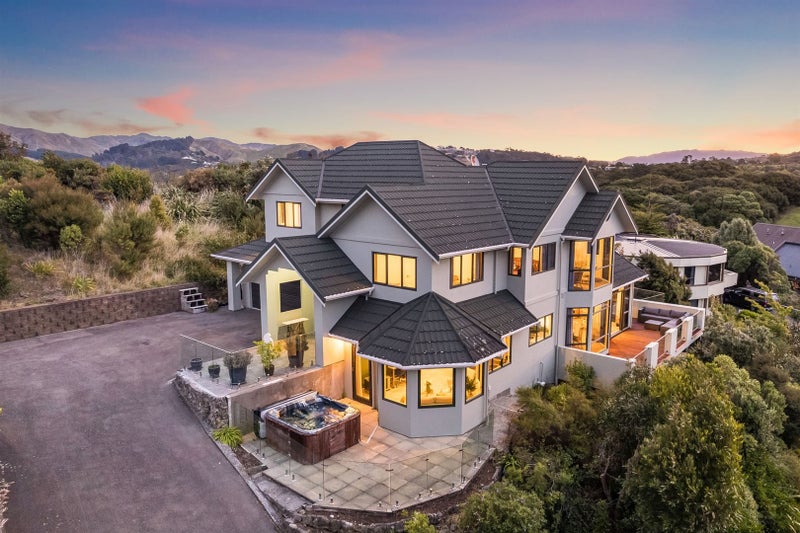 34 The Crowsnest, Whitby, Porirua - Carousel 1