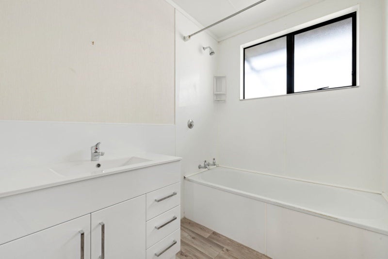 6 Gillett Lane, Enderley, Hamilton - Carousel 9
