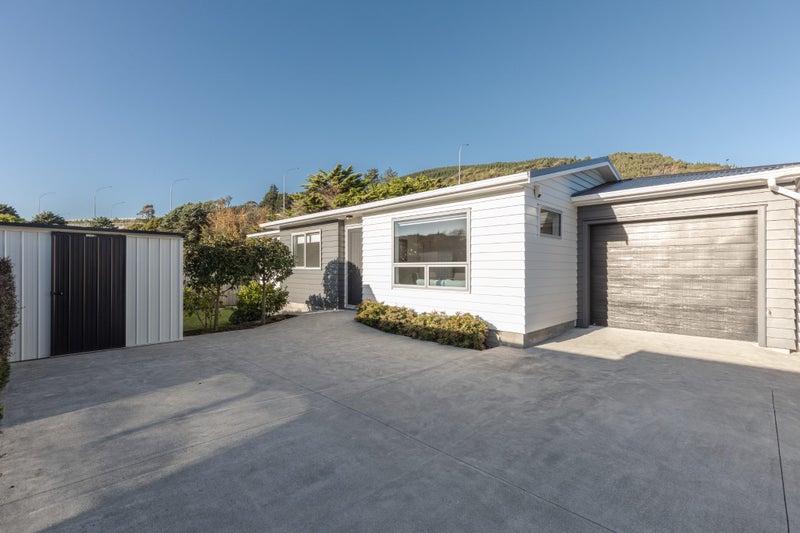 41 Collins Avenue, Tawa, Wellington - Carousel 1