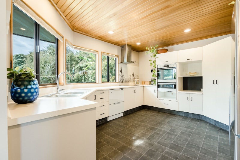 49 Selbourne Avenue, Richmond, Richmond - Carousel 2