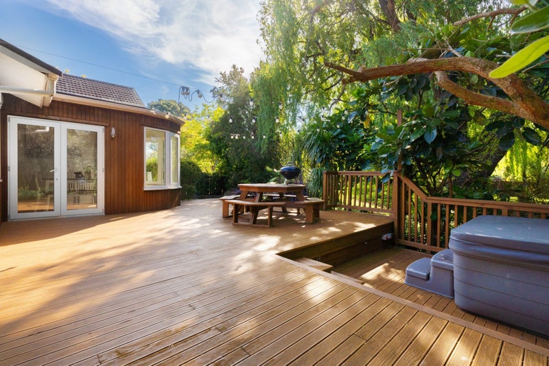 31 Pohutukawa Place, Ellerslie, Auckland - Carousel 1