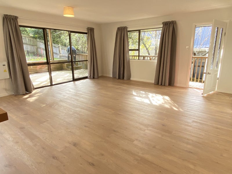 2/6 Cresta Avenue, Beach Haven, Auckland - Carousel 2