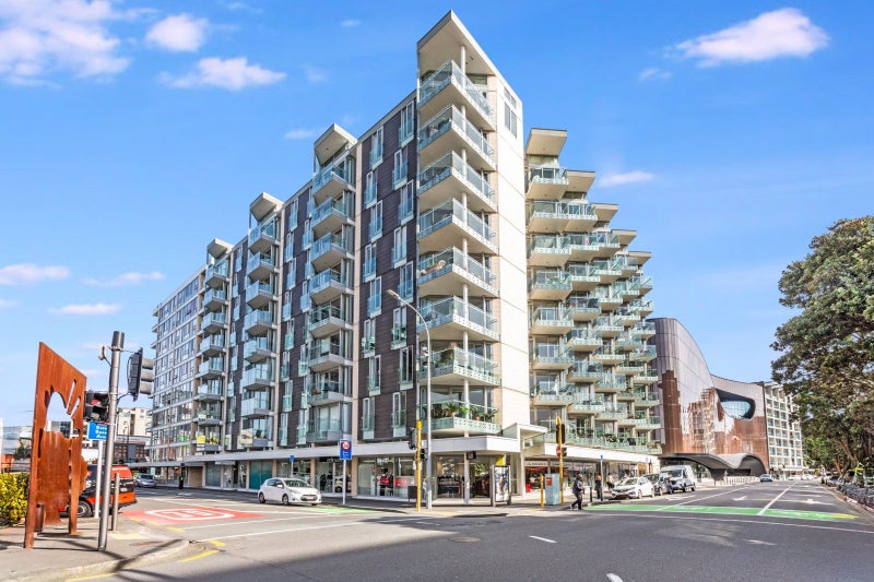 9J/245 Wakefield Street, Te Aro, Wellington - Carousel 1