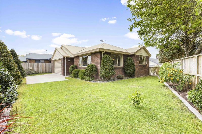 36A Diomede Glade, Flagstaff, Hamilton - Carousel 1