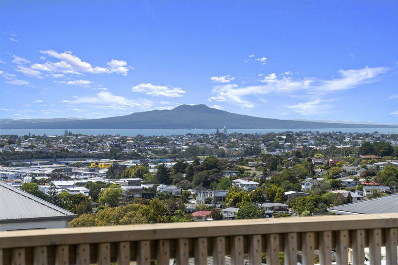 627A Glenfield Road, Totara Vale, Auckland - Carousel 2