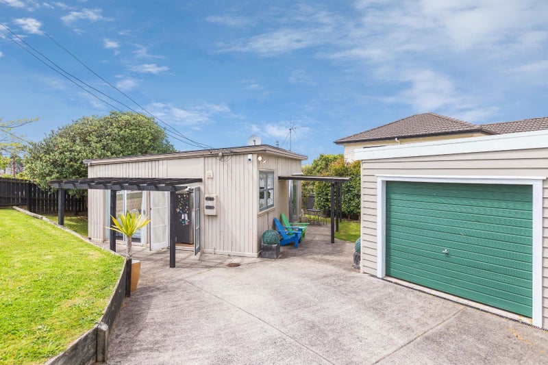 44 Haughey Avenue, Three Kings, Auckland - Carousel 1