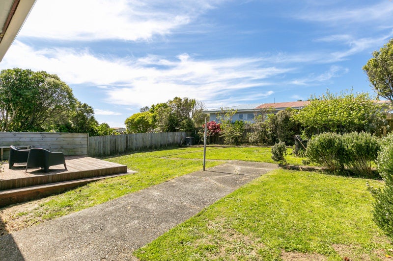 6 Brooker Grove, Newlands, Wellington - Carousel 2