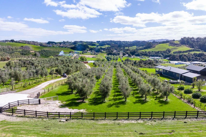 3 Bagnal Road, Kaiwaka - Carousel 1