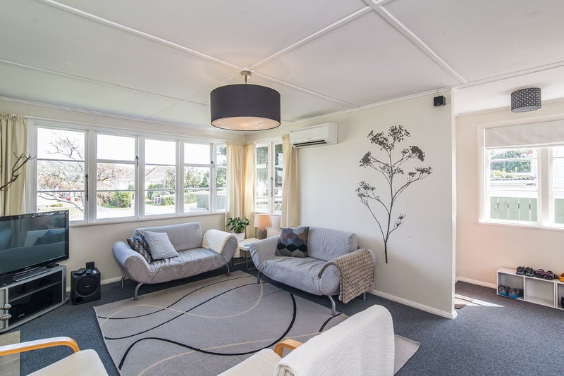15 Mana Avenue, Titahi Bay, Porirua - Carousel 2
