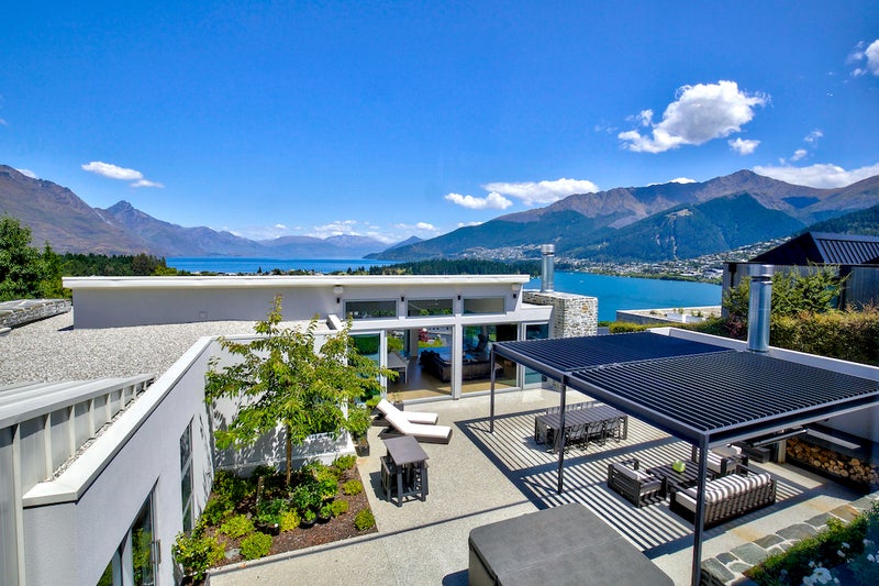 9 Garland Terrace, Kelvin Heights, Queenstown - Carousel 1