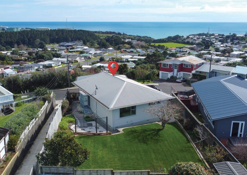 12 Crownhill Street, Spotswood, New Plymouth - Carousel 1