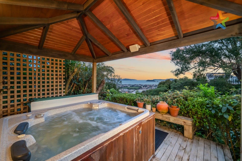 7 Chestnut Grove, Maungaraki, Lower Hutt - Carousel 2