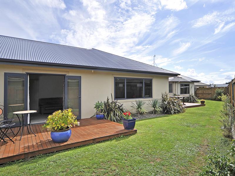 42 Royal Oak Drive, Kelvin Grove, Palmerston North - Carousel 2