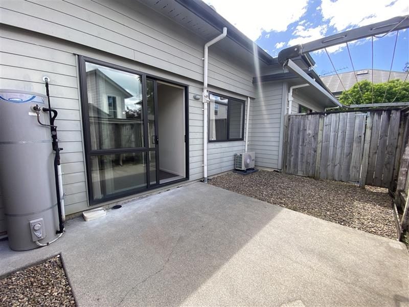 77 Carrington Avenue, Silverdale, Hamilton - Carousel 1