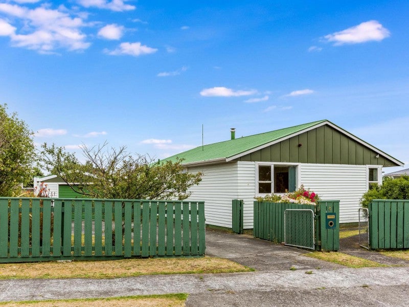 8 Marne Grove, Waitangirua, Porirua - Carousel 1