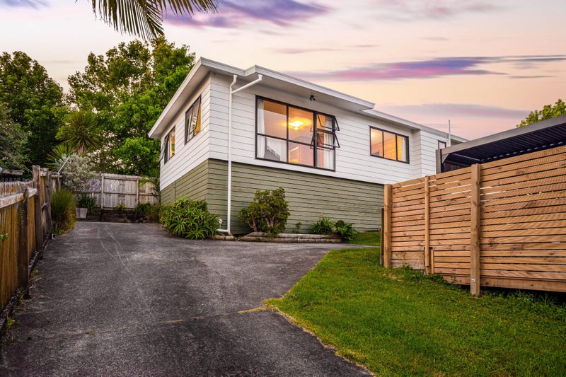 2/22 Elizabeth Drive, West Harbour, Auckland - Carousel 1
