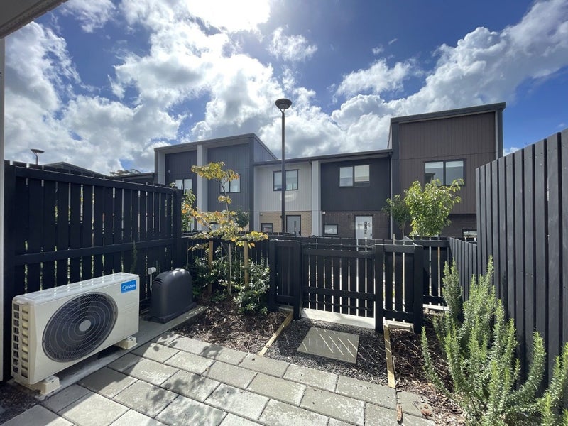 11/476 West Coast Road, Glen Eden, Auckland - Carousel 2