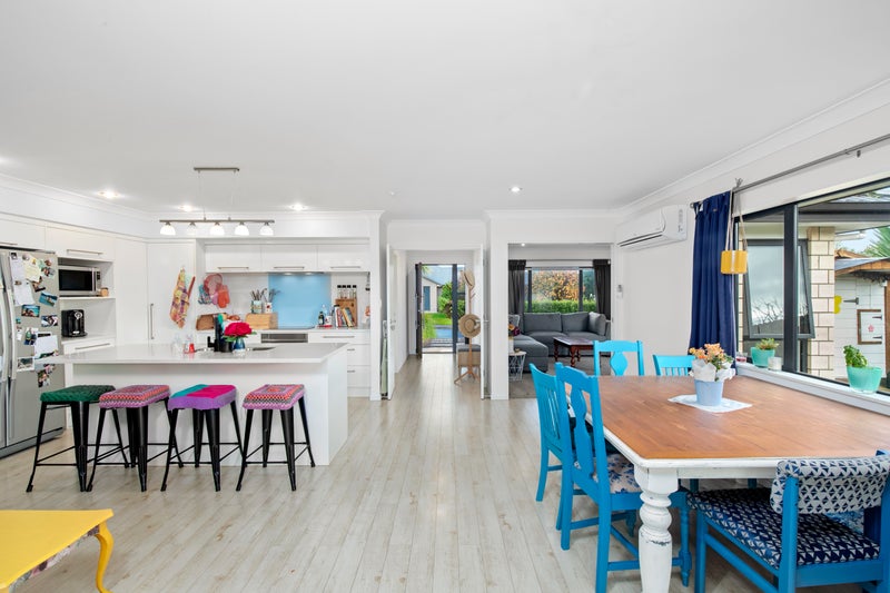 22 Ripple Grove, Waiuku, Waiuku - Carousel 1