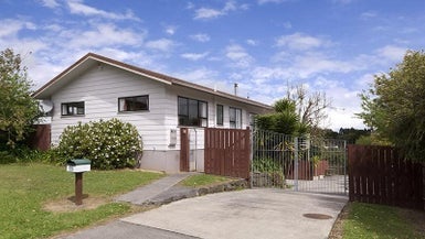 176 Bradbury Road, Highland Park, Auckland - Carousel 1