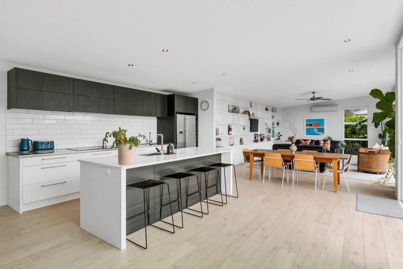 52 Walmer Road, Point Chevalier, Auckland - Carousel 1