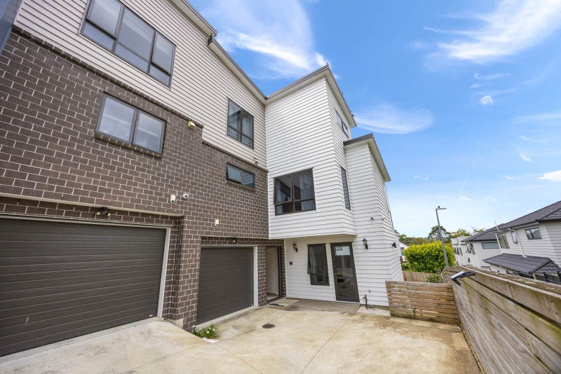 3182E Great North Road, New Lynn, Auckland - Carousel 2
