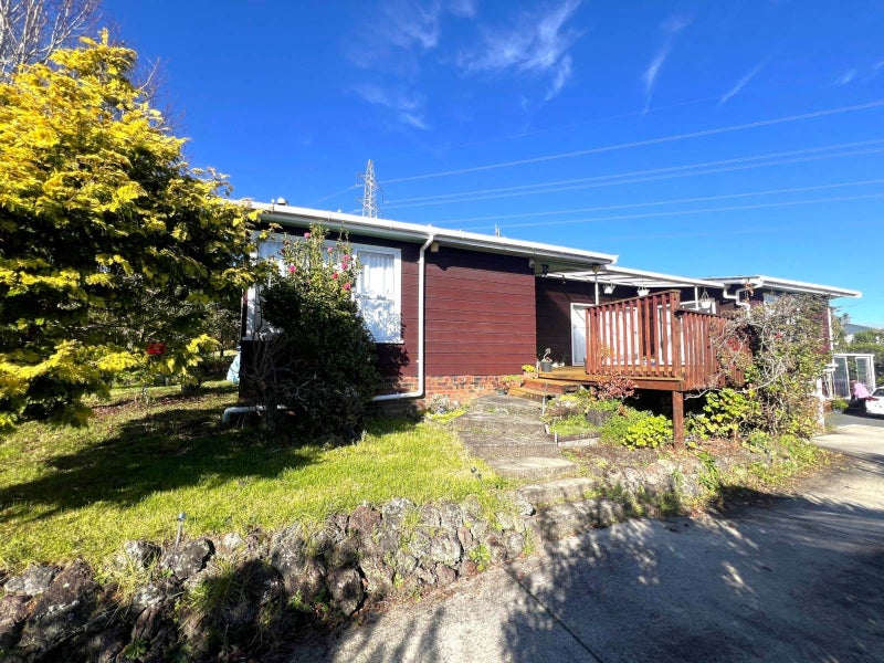 24 Caronia Crescent, Lynfield, Auckland - Carousel 1