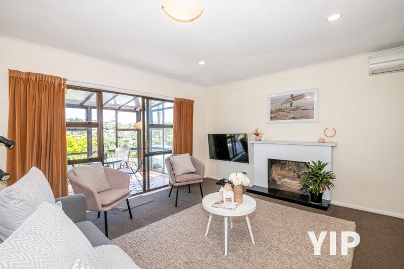 98 Helston Road, Paparangi, Wellington - Carousel 2