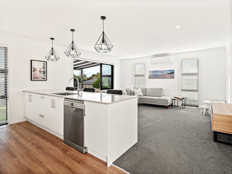 8 Gaynor Way, Te Puke, Te Puke - Carousel 1