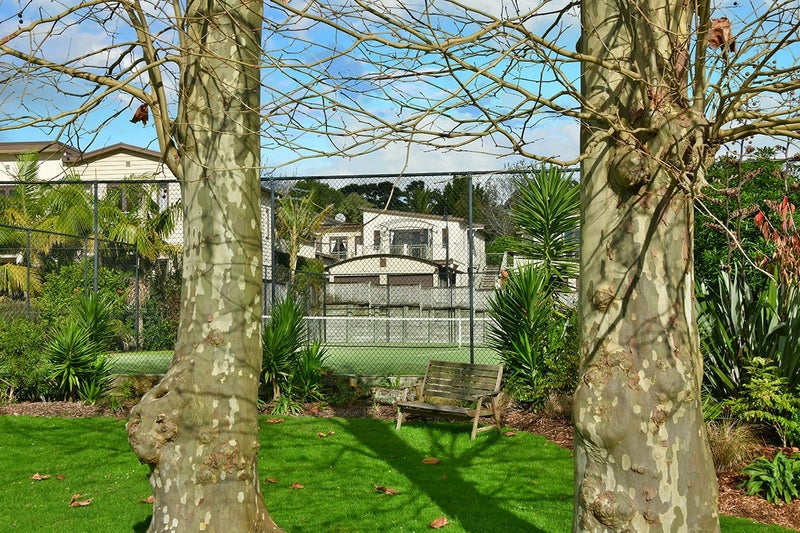 /18/92 BUSH RD, Albany, North Shore City - Carousel 12