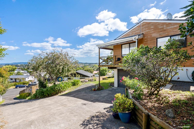 9 Forster Place, West Harbour, Auckland - Carousel 2