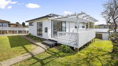 22 Coombe Avenue, Otara, Auckland - Carousel 1