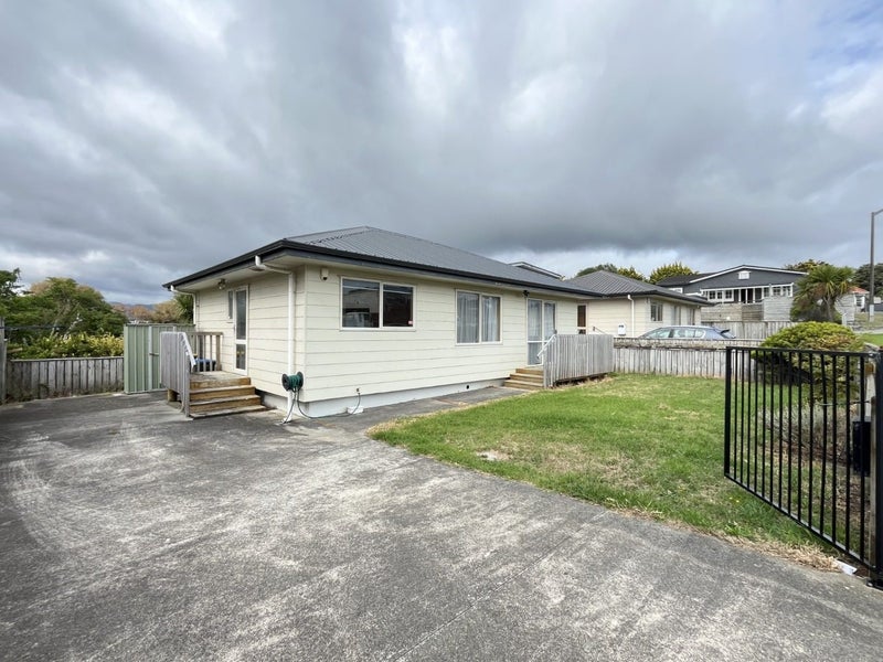 4 Dimock Street, Titahi Bay, Porirua - Carousel 1