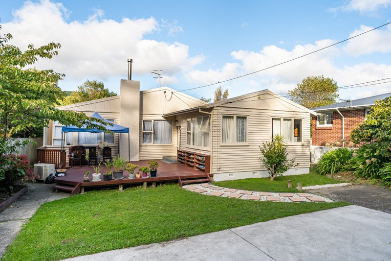 298 Main Road, Tawa, Wellington - Carousel 15