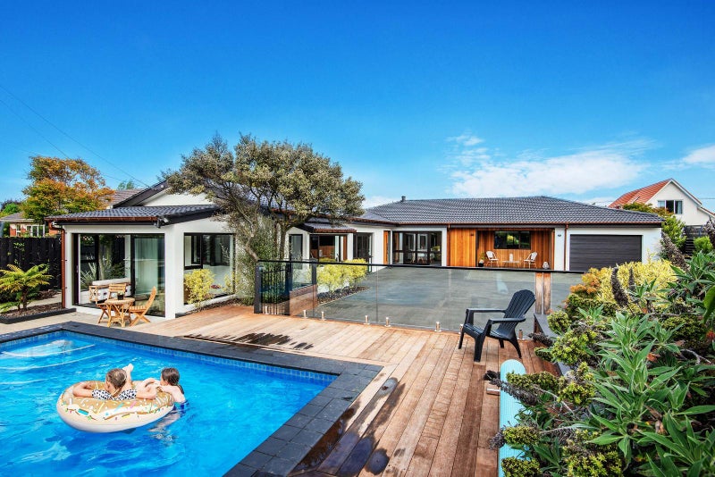 215 Bay View Road, Saint Clair, Dunedin - Carousel 1