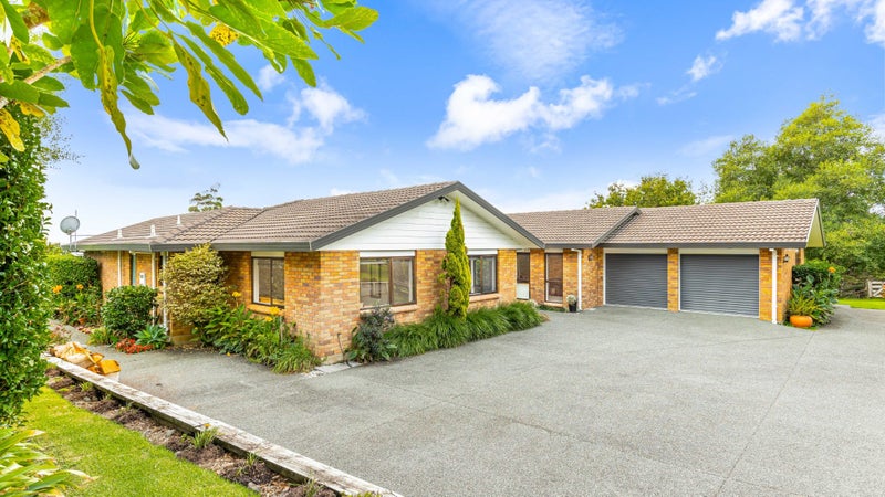 1123 Scenic Drive North, Swanson, Auckland - Carousel 1