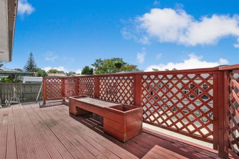 8 Thompson Terrace, Manurewa, Manukau - Carousel 5