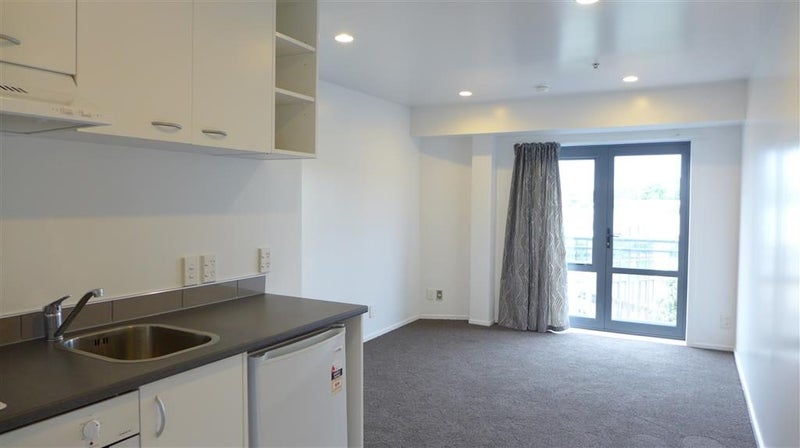 3M/10 Crown Lynn Place, New Lynn, Auckland - Carousel 2
