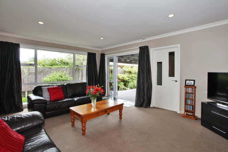 11 Claridges Road, Casebrook, Christchurch - Carousel 2
