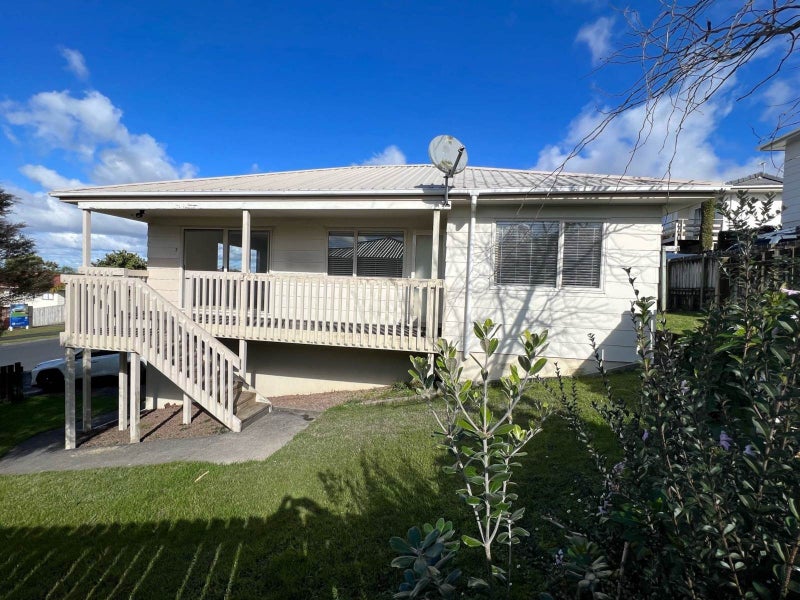 1/32 Elizabeth Drive, West Harbour, Auckland - Carousel 1