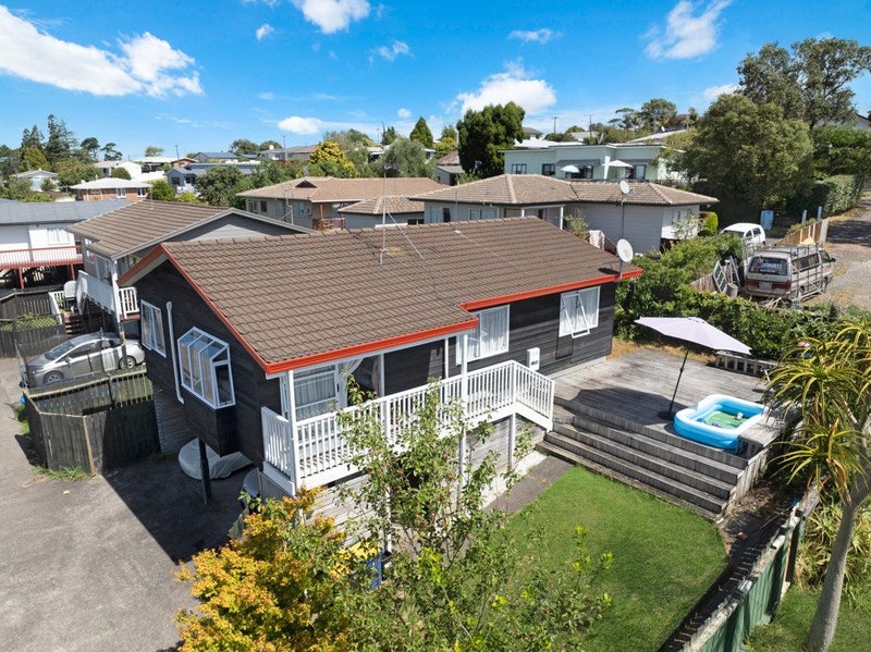 1/12 Aldern Road, Massey, Auckland - Carousel 1