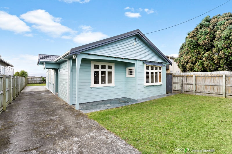 101 Endeavour Street, Lyall Bay, Wellington - Carousel 1