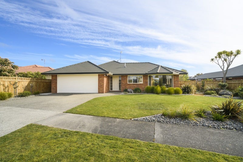5 Sycamore Crescent, Fitzherbert, Palmerston North - Carousel 1