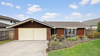 32 Lexington Drive, Botany Downs, Auckland - Carousel 1