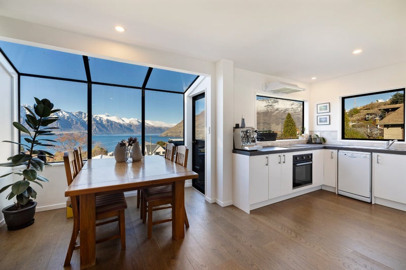 17A Wynyard Crescent, Fernhill, Queenstown - Carousel 2