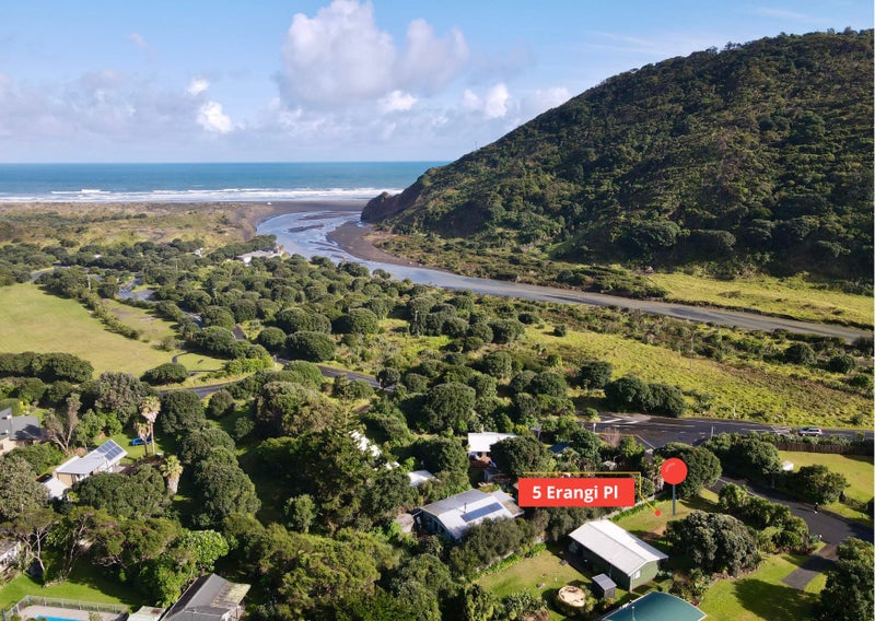 5 Erangi Place, Te Henga / Bethells Beach - Carousel 1